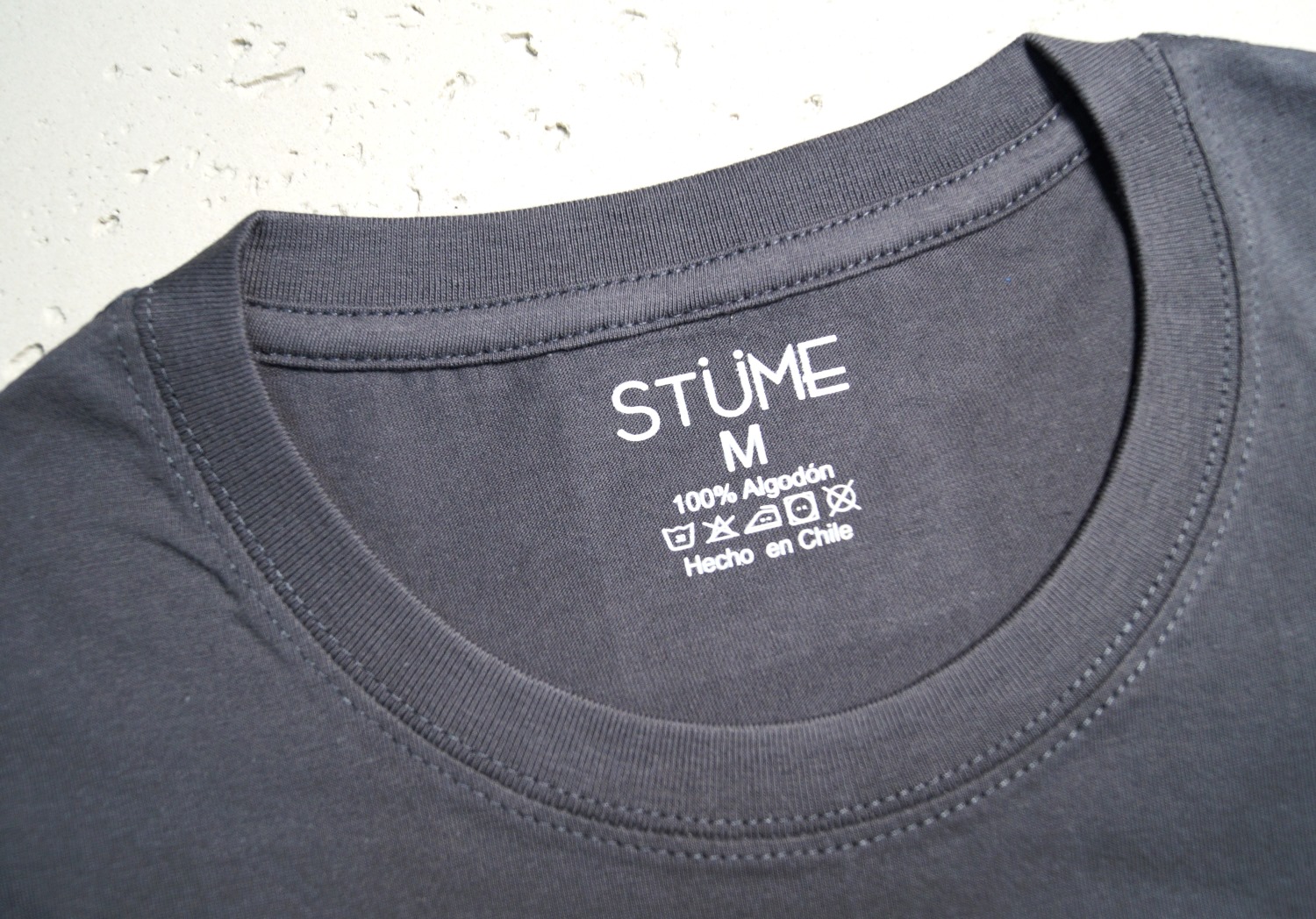 Detalle Polera verde oscuro hombre